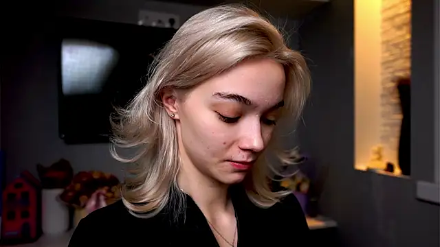 ileanacampbe online show from 01-17-25, 04:39