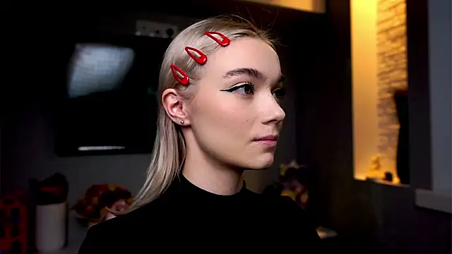 ileanacampbe online show from 01-23-25, 04:52