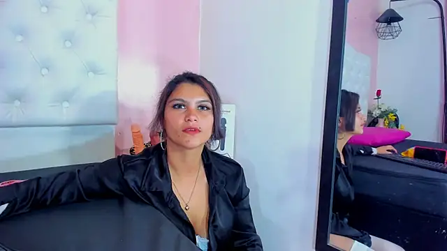 EmmySweett2 online show from 11-18-25, 02:54