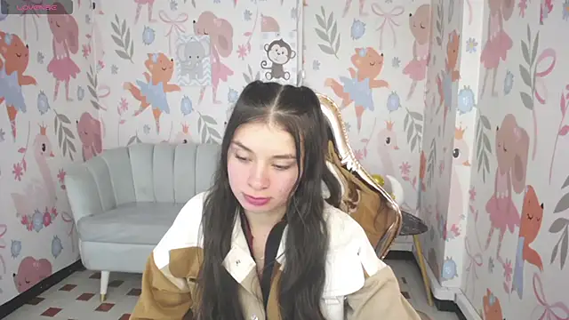 Snapshot of Sarita_v_ chatting on 01-08-25, 04:33 Sarita v online show from 01-08-25, 04:33