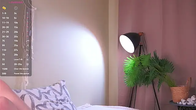 LinnHigh online show from 10-24-25, 04:36