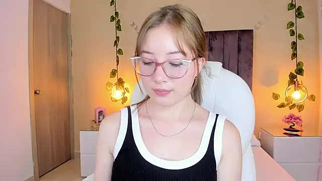 Dahlia Rousse online show from 09-27-25, 08:36