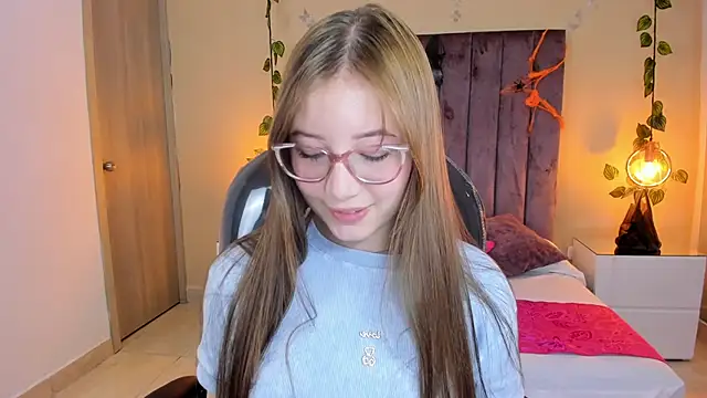 Dahlia Rousse online show from 10-14-25, 09:37