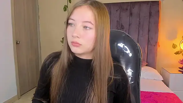 Dahlia Rousse online show from 10-18-25, 10:10