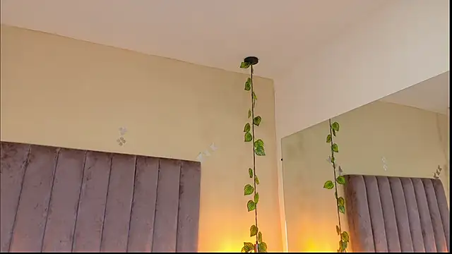 Dahlia Rousse online show from 03-29-26, 08:47