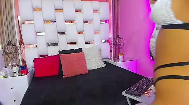 SolEvanss online show from 03-11-25, 04:29