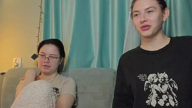 Snapshot of honey_love_honeyy chatting on 01-18-25, 07:04 honey love honeyy online show from 01-18-25, 07:04