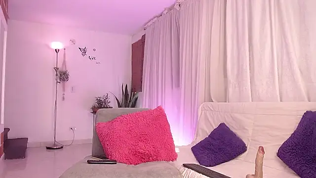 Katalina Rosee online show from 01-26-25, 05:45