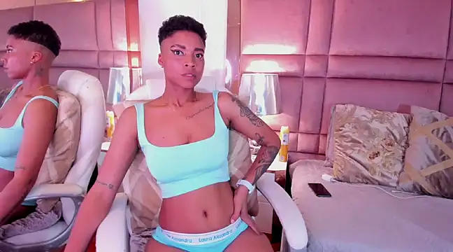 Snapshot of LuciaWallace chatting on 02-15-25, 06:44 LuciaWallace online show from 02-15-25, 06:44