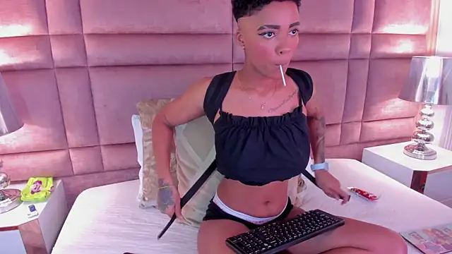 Snapshot of LuciaWallace chatting on 03-11-25, 11:37 LuciaWallace online show from 03-11-25, 11:37