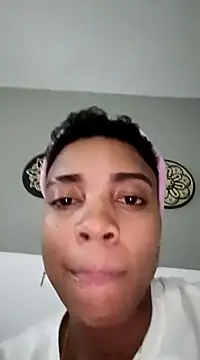 Snapshot of LuciaWallace chatting on 03-23-25, 06:05 LuciaWallace online show from 03-23-25, 06:05