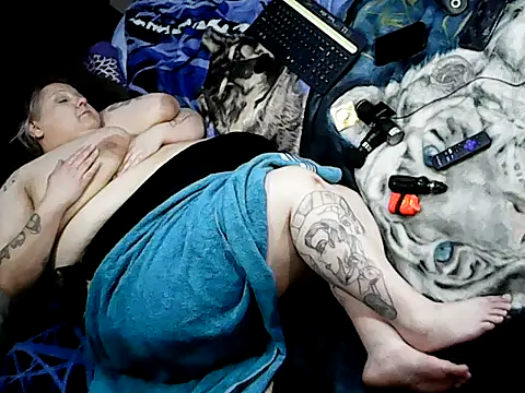 Snapshot of BBC_Dominates_BBW chatting on 01-22-25, 02:59 BBC Dominates BBW online show from 01-22-25, 02:59