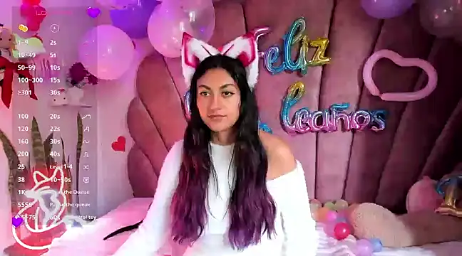 Snapshot of sweetfoxy_17 chatting on 02-18-25, 03:54 sweetfoxy 17 online show from 02-18-25, 03:54