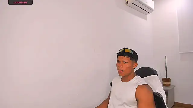 Snapshot of maxsteel177 chatting on 03-09-25, 11:14 maxsteel177 online show from 03-09-25, 11:14