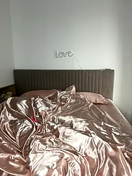 anna elfi online show from 10-18-25, 10:16