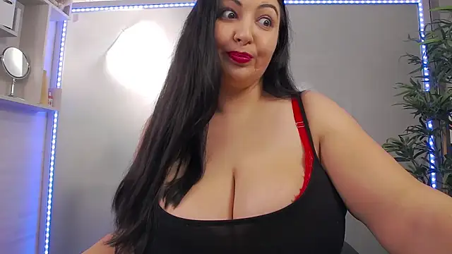 Snapshot of BustyEva_ chatting on 11-24-25, 04:23 BustyEva online show from 11-24-25, 04:23