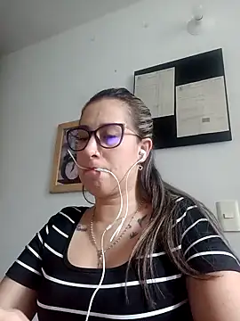 Snapshot of CHARLOTTE_1711 chatting on 01-21-25, 10:19 CHARLOTTE 1711 online show from 01-21-25, 10:19