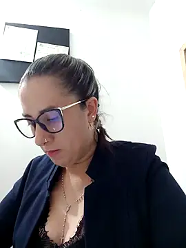 Snapshot of CHARLOTTE_1711 chatting on 01-29-25, 11:35 CHARLOTTE 1711 online show from 01-29-25, 11:35