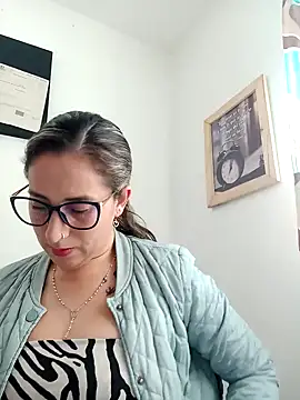 Snapshot of CHARLOTTE_1711 chatting on 01-30-25, 09:36 CHARLOTTE 1711 online show from 01-30-25, 09:36