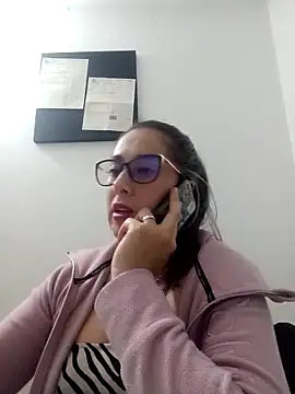 Snapshot of CHARLOTTE_1711 chatting on 02-06-25, 11:15 CHARLOTTE 1711 online show from 02-06-25, 11:15