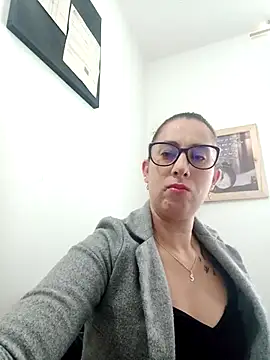 Snapshot of CHARLOTTE_1711 chatting on 02-12-25, 12:44 CHARLOTTE 1711 online show from 02-12-25, 12:44