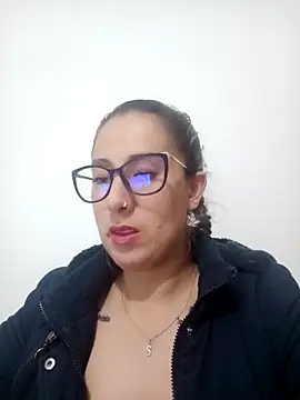 Snapshot of CHARLOTTE_1711 chatting on 02-15-25, 03:20 CHARLOTTE 1711 online show from 02-15-25, 03:20