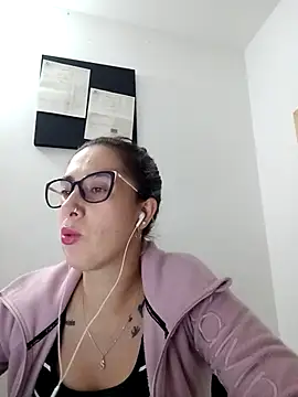 Snapshot of CHARLOTTE_1711 chatting on 02-22-25, 03:12 CHARLOTTE 1711 online show from 02-22-25, 03:12