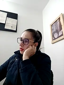 Snapshot of CHARLOTTE_1711 chatting on 03-04-25, 11:43 CHARLOTTE 1711 online show from 03-04-25, 11:43