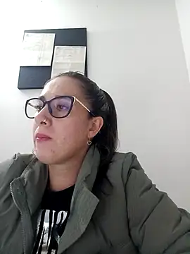 Snapshot of CHARLOTTE_1711 chatting on 03-17-25, 01:35 CHARLOTTE 1711 online show from 03-17-25, 01:35