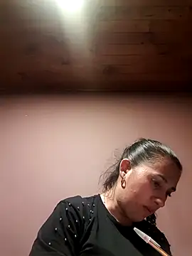 Snapshot of CHARLOTTE_1711 chatting on 09-17-25, 04:58 CHARLOTTE 1711 online show from 09-17-25, 04:58