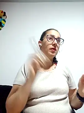 Snapshot of CHARLOTTE_1711 chatting on 10-10-25, 03:16 CHARLOTTE 1711 online show from 10-10-25, 03:16