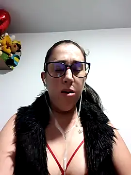 Snapshot of CHARLOTTE_1711 chatting on 10-24-25, 03:36 CHARLOTTE 1711 online show from 10-24-25, 03:36