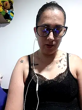 Snapshot of CHARLOTTE_1711 chatting on 10-28-25, 04:05 CHARLOTTE 1711 online show from 10-28-25, 04:05