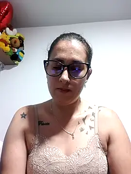 Snapshot of CHARLOTTE_1711 chatting on 10-31-25, 04:24 CHARLOTTE 1711 online show from 10-31-25, 04:24