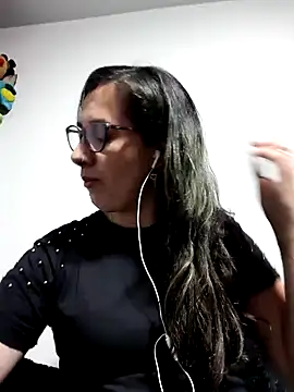 Snapshot of CHARLOTTE_1711 chatting on 11-06-25, 04:02 CHARLOTTE 1711 online show from 11-06-25, 04:02