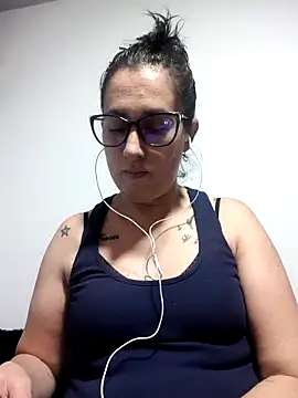 Snapshot of CHARLOTTE_1711 chatting on 11-08-25, 04:12 CHARLOTTE 1711 online show from 11-08-25, 04:12