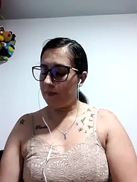 Snapshot of CHARLOTTE_1711 chatting on 11-19-25, 03:28 CHARLOTTE 1711 online show from 11-19-25, 03:28