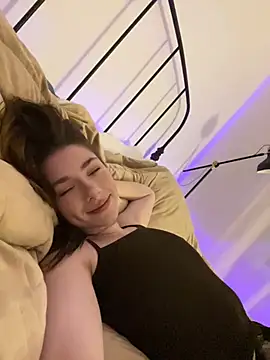 Snapshot of Mary_Leaf chatting on 02-11-25, 02:46 Mary Leaf online show from 02-11-25, 02:46