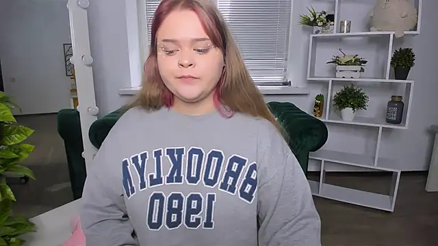 Snapshot of Erica__Alta chatting on 10-12-25, 05:28 Erica  Alta online show from 10-12-25, 05:28