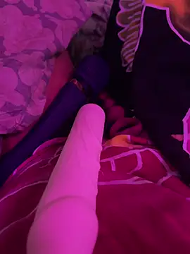 Snapshot of Lilymoonshow chatting on 03-17-25, 05:05 Lilymoonshow online show from 03-17-25, 05:05