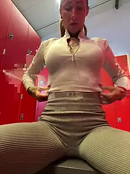 Snapshot of Black_sweet_Rose chatting on 02-13-25, 10:34 Black sweet Rose online show from 02-13-25, 10:34