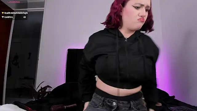 Snapshot of raven__white1 chatting on 02-14-25, 03:43 raven  white1 online show from 02-14-25, 03:43