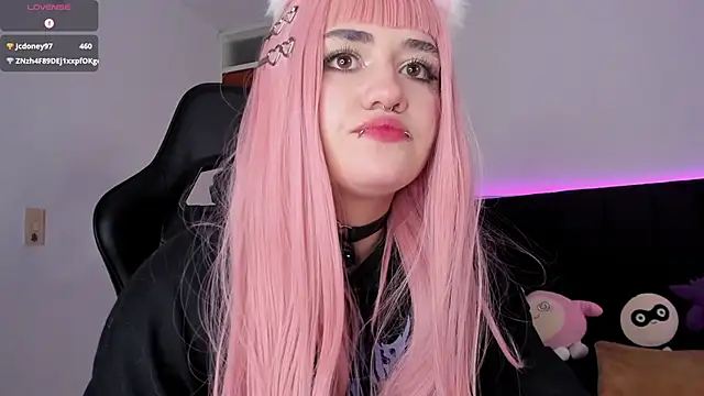 Snapshot of raven__white1 chatting on 02-20-25, 02:18 raven  white1 online show from 02-20-25, 02:18