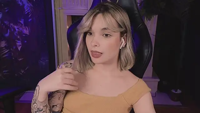 Snapshot of Bella_Alita chatting on 01-18-25, 02:47 Bella Alita online show from 01-18-25, 02:47