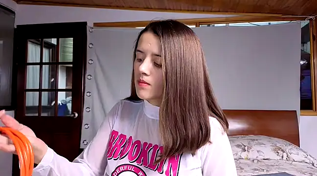 SexLaura  online show from 02-12-25, 07:45