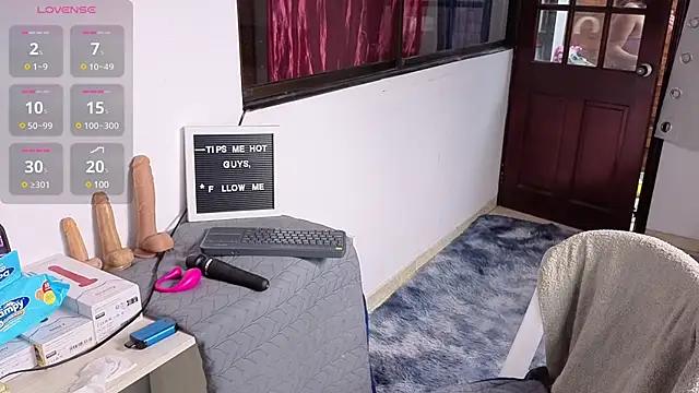 SexLaura  online show from 03-20-25, 10:40