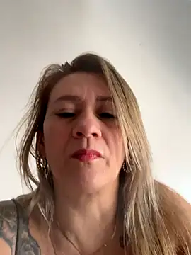 Snapshot of AtheneaRusell chatting on 11-16-25, 05:07 AtheneaRusell online show from 11-16-25, 05:07