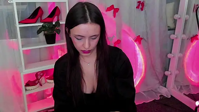 Snapshot of Sahara_Shields chatting on 01-14-25, 04:29 Sahara Shields online show from 01-14-25, 04:29