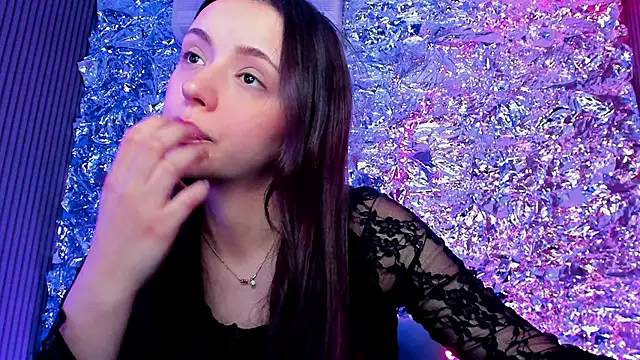 Snapshot of Sahara_Shields chatting on 01-21-25, 05:27 Sahara Shields online show from 01-21-25, 05:27