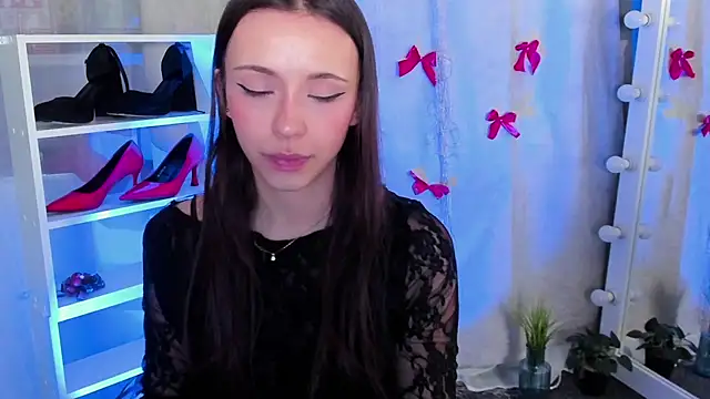 Snapshot of Sahara_Shields chatting on 01-23-25, 01:24 Sahara Shields online show from 01-23-25, 01:24